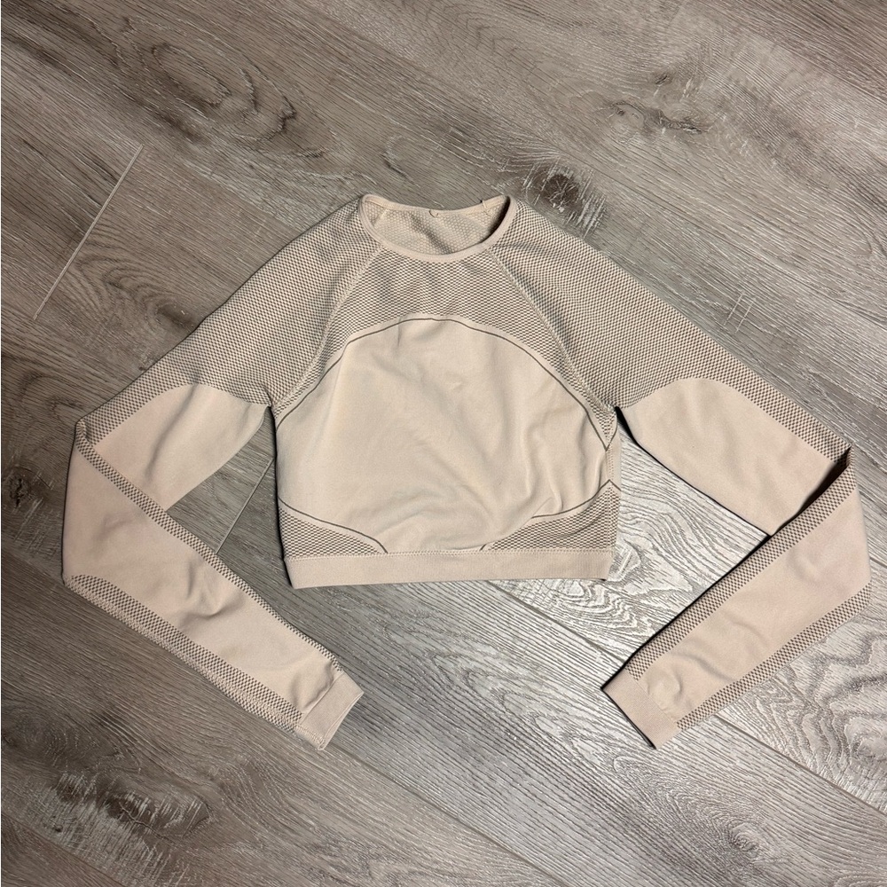 Stylish Beige Long Sleeve Crop Top